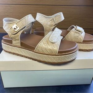 SOS Women’s Platform Natural Beige Platform Sandals‎ size 8.5 NEW